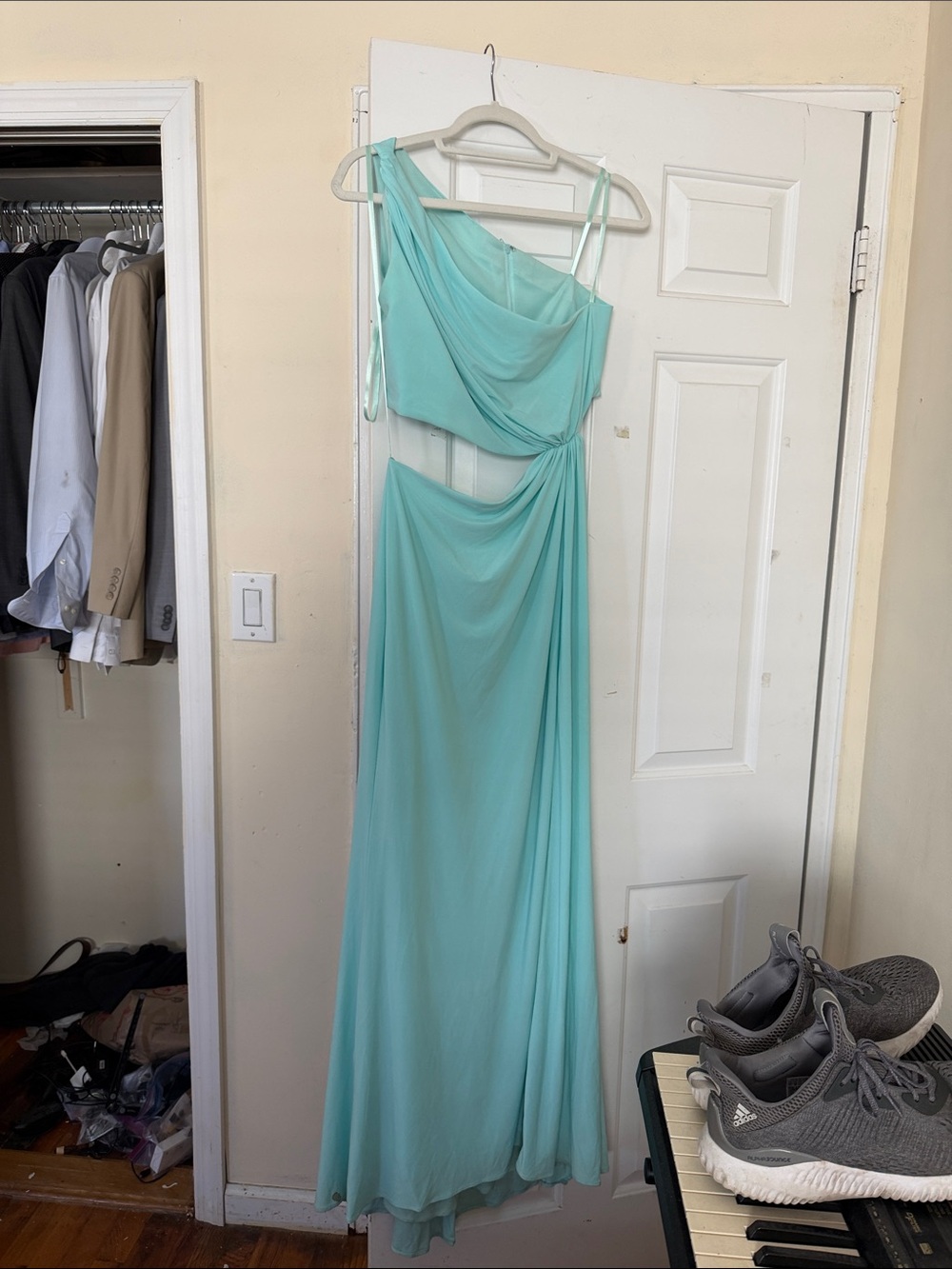 Worn once Elegant Mint One-Shoulder Evening Dress